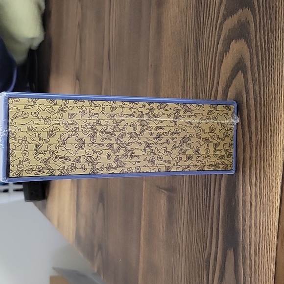 Books - Picture 2 of 4